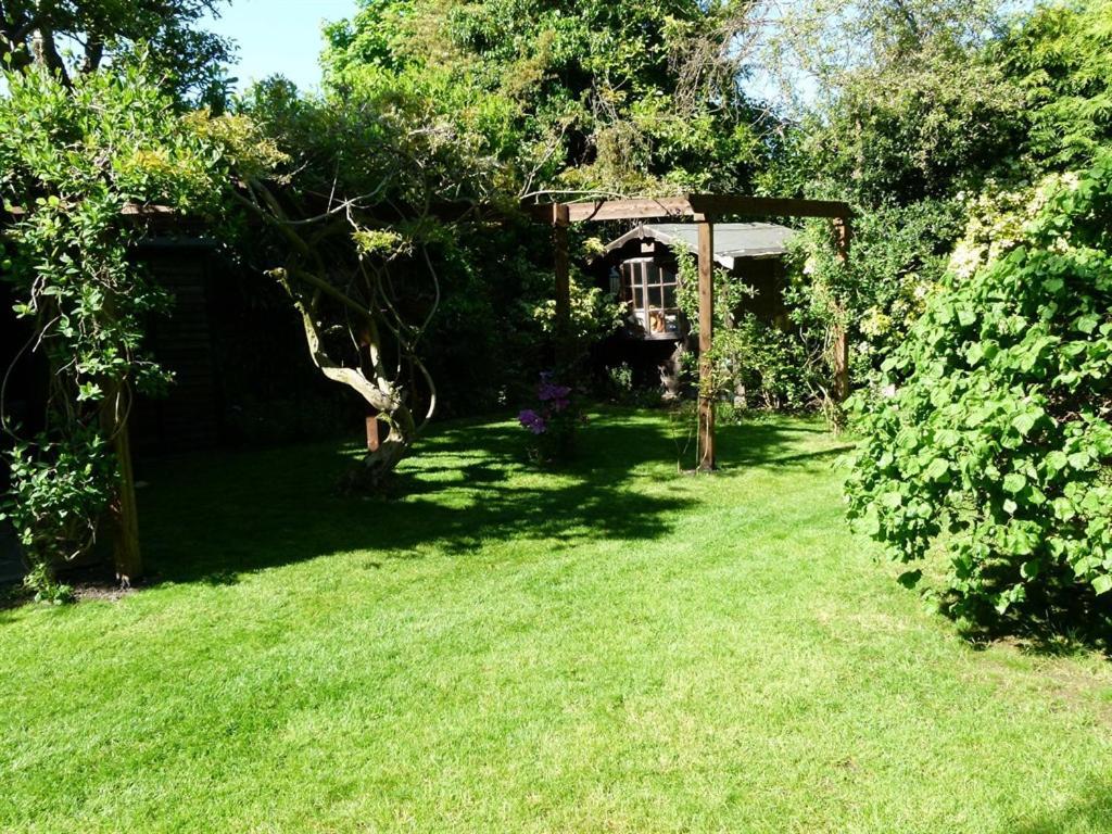 Bed and Breakfast Iolanthe Лондон Экстерьер фото